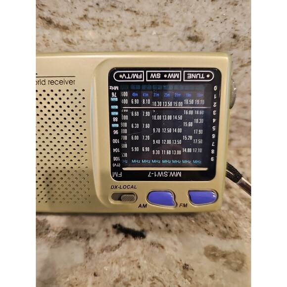 BELL & HOWELL FM / AM / TV / MW / SW - NINE BAND WORLD RECEIVER RADIO - Picture 2 of 7